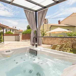  Ferienhaus Giovanni Vabriga With Private Jacuzzi